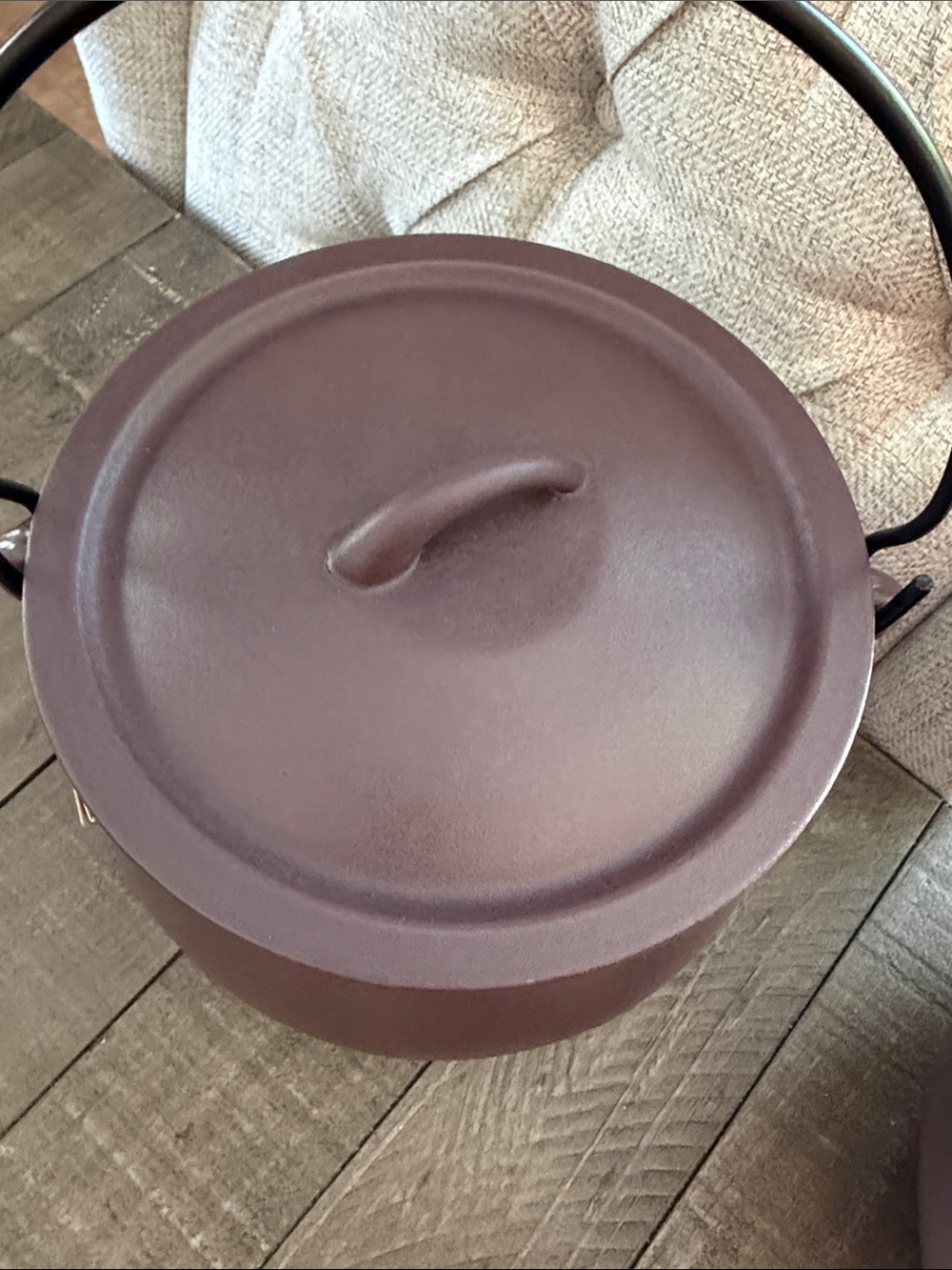 Plum 4 QT Smith & Clark Cast Iron Cauldron. NWT - Picture 2 of 5